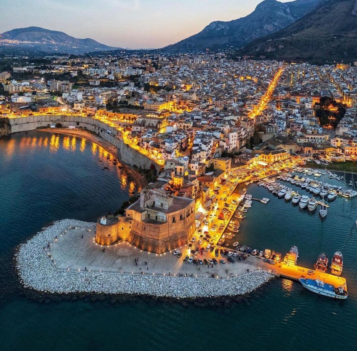 Hotel Domus Federiciana Castellammare del Golfo Zewnętrze zdjęcie